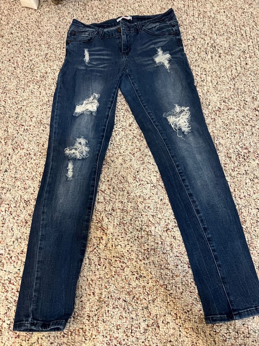 Distressed Dark Wash Women’s Skinny Jeans - Blue